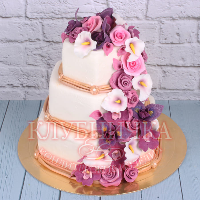 Свадебный торт "Престижный" 1600руб/кг + 2500 цветы