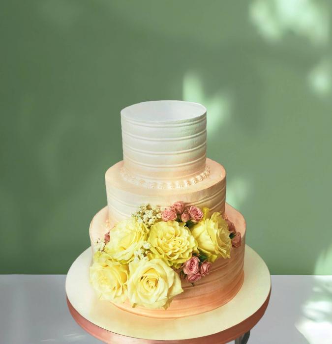 Свадебный торт  "Персиковый с розами" 