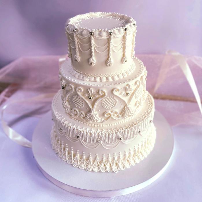 Свадебный торт "Королевский айсинг"
