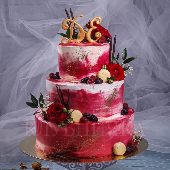 Свадебный торт "Стильное бордо" 1400 руб/кг + 2000 живые цветы+инициалы 1000 руб