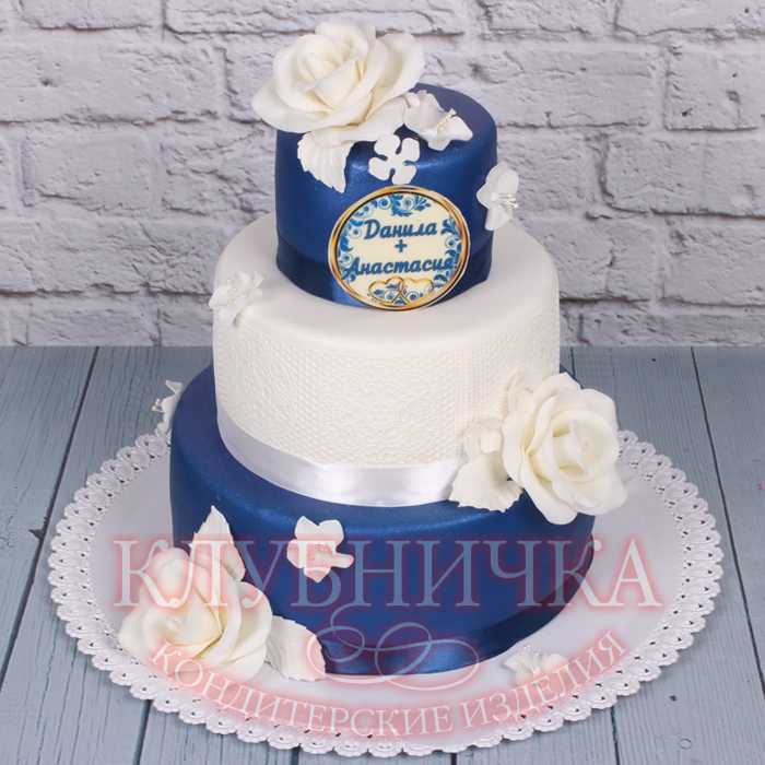 Свадебный торт "Синий с белыми розами"