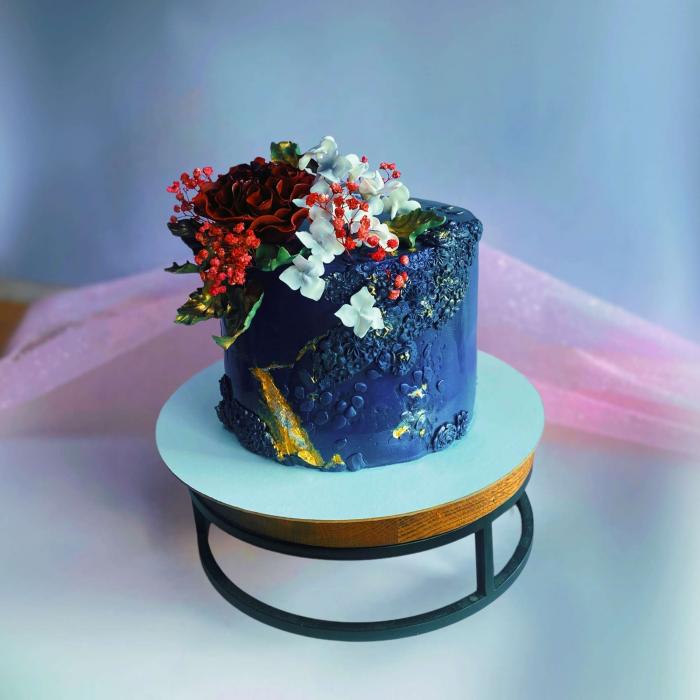 торт "Фактурный с цветами"