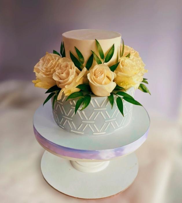Свадебный торт "Белые розы" 