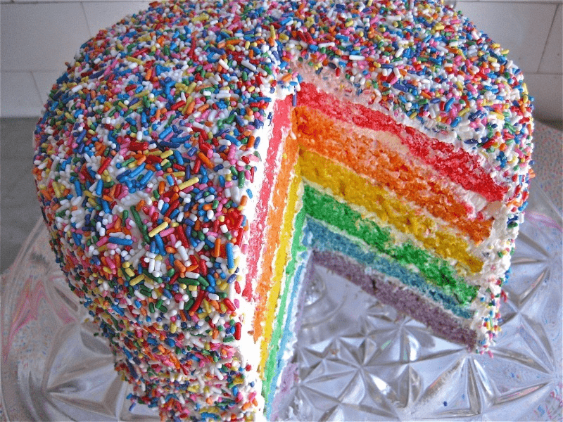 Торт с разноцветной посыпкой