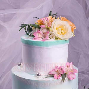 Свадебный торт "Юнона" 1700 руб/кг + 2000 живые цветы
